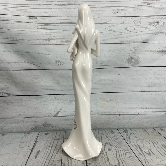 Mother & Child Porcelain Figurine White Gold Statue Mom Baby Sculpture Statue - Picture 3 of 9